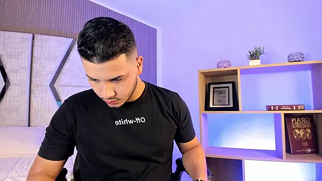 Snapshot of Axel_grey_ chatting on June 16, 12:49 pm Axel grey online show from June 16, 12:49 pm