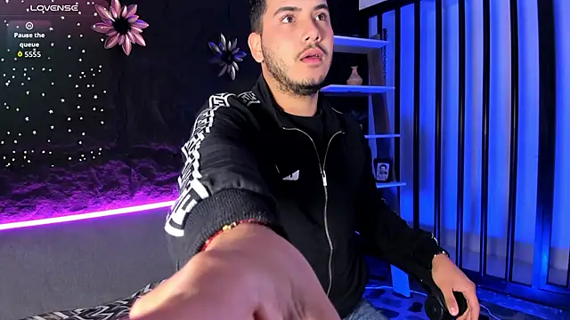 Axel grey  online show from December 20, 12:30 pm