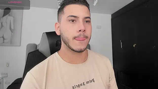 Snapshot of Axel_grey_ chatting on July 12, 12:50 pm Axel grey online show from July 12, 12:50 pm