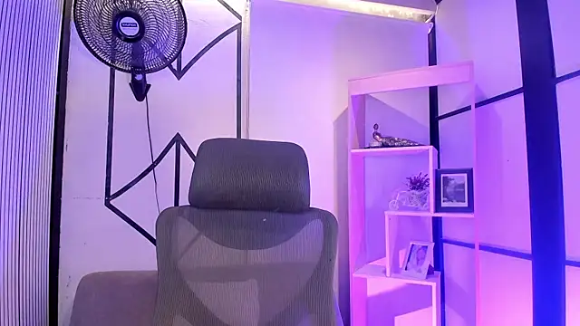 Snapshot of Axel_grey_ chatting on June 14, 5:08 am Axel grey online show from June 14, 5:08 am