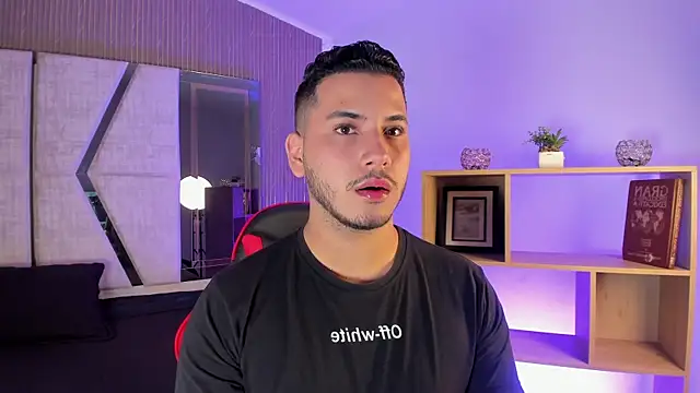 Snapshot of Axel_grey_ chatting on July 11, 12:38 pm Axel grey online show from July 11, 12:38 pm
