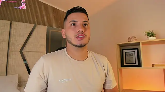 Snapshot of Axel_grey_ chatting on July 6, 1:07 pm Axel grey online show from July 6, 1:07 pm
