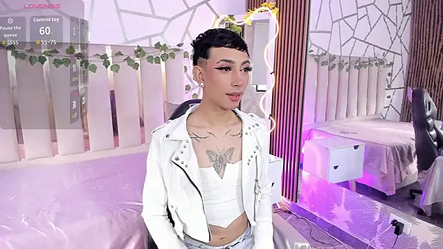 CYRUS TAY online show from June 19, 7:52 pm