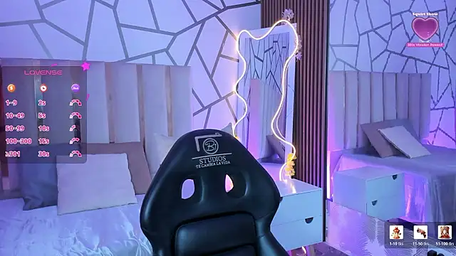 CYRUS TAY online show from March 28, 12:06 pm