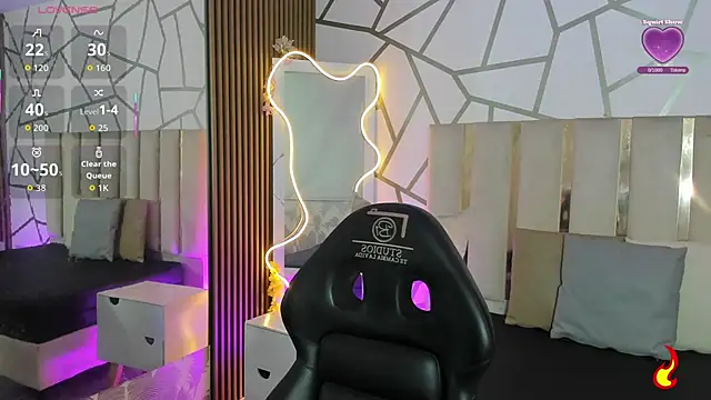 CYRUS TAY online show from April 4, 12:01 pm