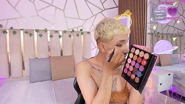 CYRUS TAY online show from May 18, 12:10 pm