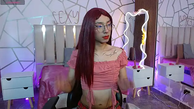 CYRUS TAY online show from December 3, 1:43 pm