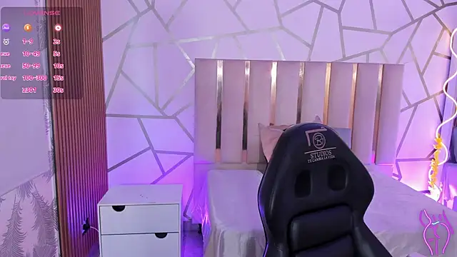 CYRUS TAY online show from April 18, 12:07 pm