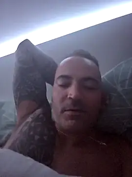 Snapshot of 974kcdq chatting on October 5, 10:22 pm 974kcdq online show from October 5, 10:22 pm