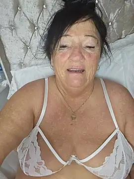 Angeldelightt online show from November 3, 2:09 pm