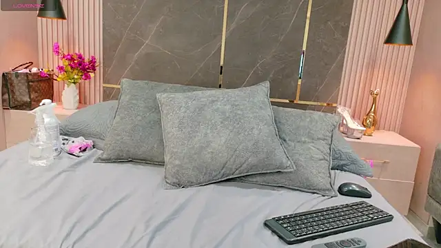 SophiieEvanss online show from December 2, 4:03 am