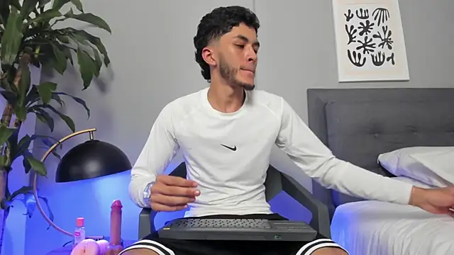 Snapshot of Tylerffoxx chatting on July 8, 11:05 pm Tylerffoxx online show from July 8, 11:05 pm
