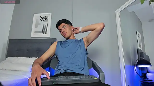 Snapshot of Tylerffoxx chatting on September 19, 9:08 pm Tylerffoxx online show from September 19, 9:08 pm