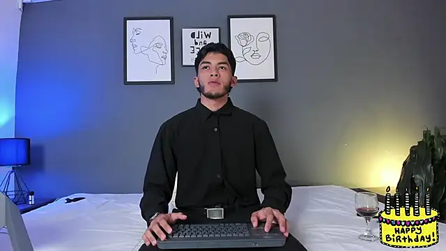 Tylerffoxx online show from April 22, 8:59 pm