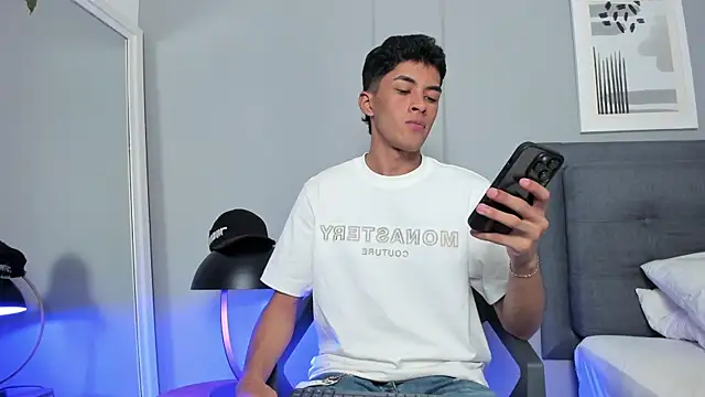 Snapshot of Tylerffoxx chatting on November 21, 9:03 pm Tylerffoxx online show from November 21, 9:03 pm