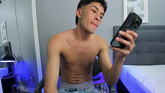 Snapshot of Tylerffoxx chatting on November 5, 9:29 pm Tylerffoxx online show from November 5, 9:29 pm