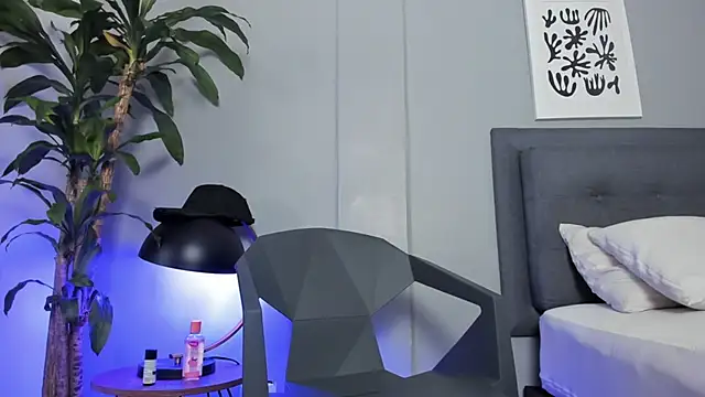 Tylerffoxx online show from April 30, 9:08 pm