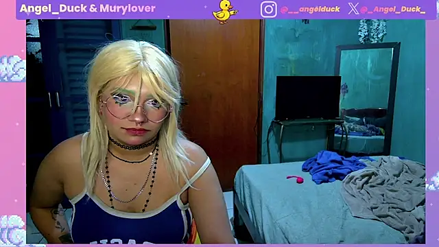 Snapshot of Angel_Duck chatting on June 7, 10:37 pm Angel Duck online show from June 7, 10:37 pm
