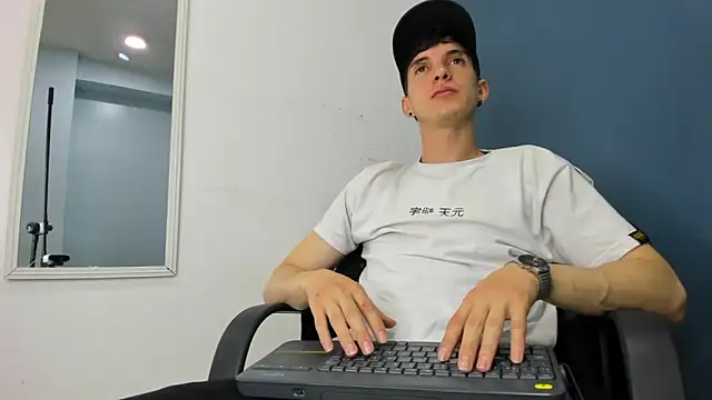 Snapshot of Jheampiiero chatting on February 7, 9:45 pm Jheampiiero online show from February 7, 9:45 pm