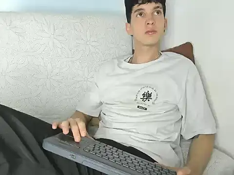 Snapshot of Jheampiiero chatting on February 23, 9:04 pm Jheampiiero online show from February 23, 9:04 pm