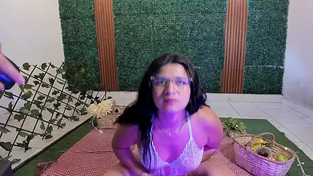 lanarios online show from October 8, 6:04 am