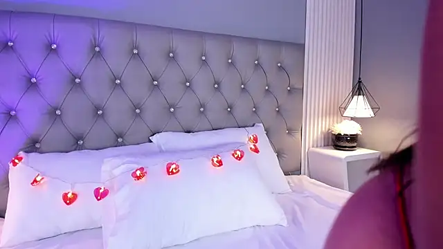 Snapshot of CarolineLee_ chatting on February 13, 11:05 pm CarolineLee online show from February 13, 11:05 pm