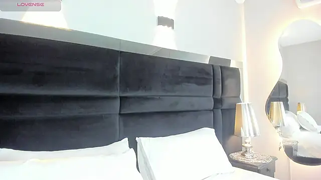 CarolineLee  online show from March 10, 10:36 pm