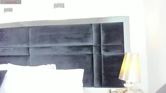 CarolineLee  online show from March 24, 10:32 pm