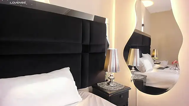 Snapshot of CarolineLee_ chatting on July 3, 10:49 pm CarolineLee online show from July 3, 10:49 pm
