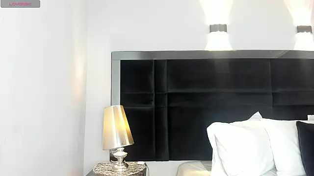 CarolineLee  online show from March 19, 10:32 pm