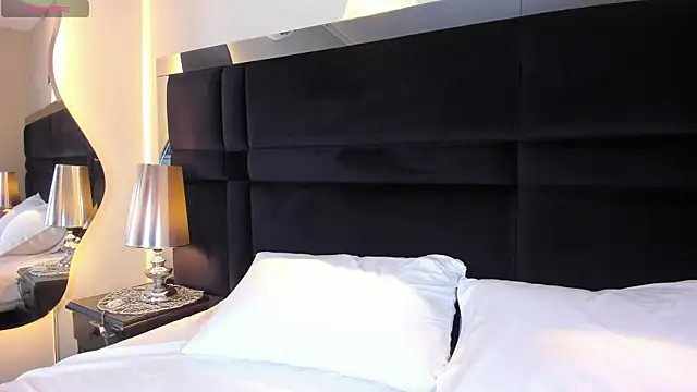 Snapshot of CarolineLee_ chatting on April 23, 10:44 pm CarolineLee online show from April 23, 10:44 pm