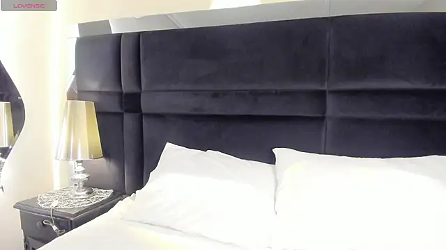 Snapshot of CarolineLee_ chatting on May 8, 10:35 pm CarolineLee online show from May 8, 10:35 pm