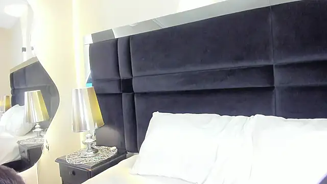 Snapshot of CarolineLee_ chatting on June 18, 10:37 pm CarolineLee online show from June 18, 10:37 pm