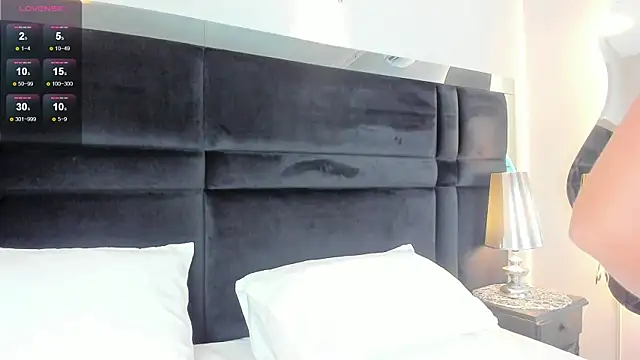 CarolineLee  online show from March 16, 10:45 pm