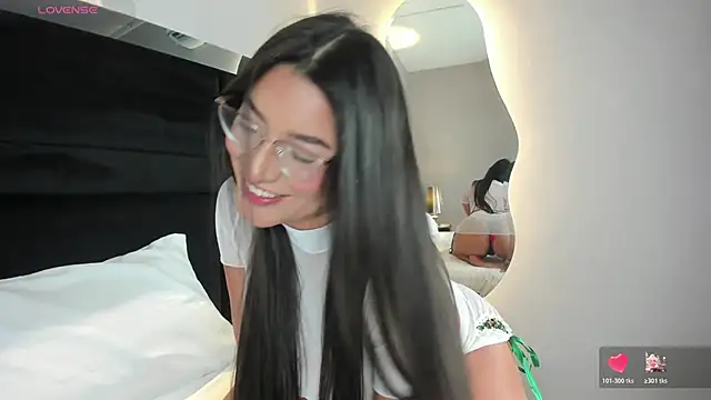 CarolineLee  online show from March 17, 11:19 pm