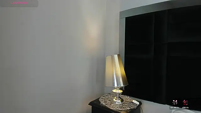 CarolineLee  online show from March 27, 10:33 pm