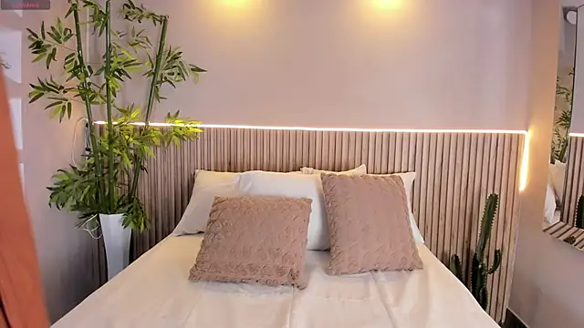 CarolineLee  online show from November 11, 10:58 pm