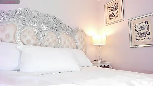 CarolineLee  online show from November 19, 11:05 pm