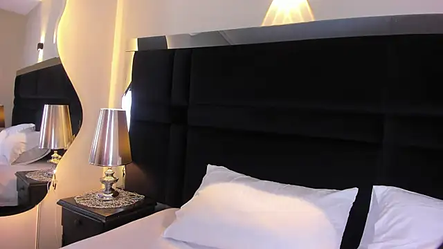 Snapshot of CarolineLee_ chatting on June 30, 10:43 pm CarolineLee online show from June 30, 10:43 pm
