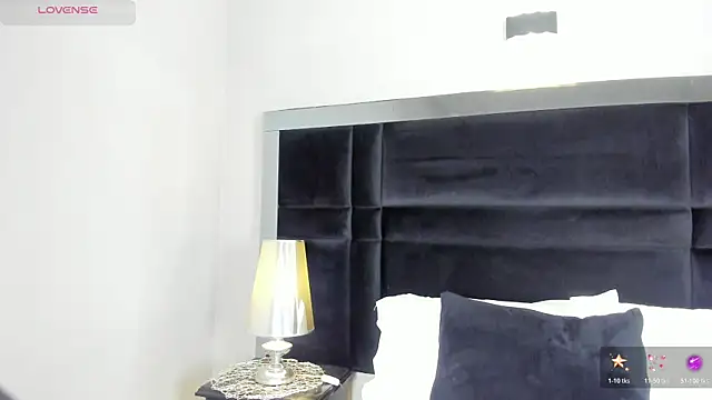 CarolineLee  online show from March 31, 10:34 pm