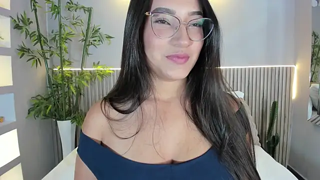 CarolineLee  online show from November 12, 10:46 pm