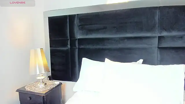 CarolineLee  online show from March 20, 10:33 pm