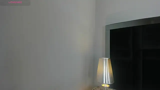 CarolineLee  online show from March 26, 10:40 pm