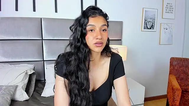 ValentiinaCruz online show from November 6, 10:25 pm