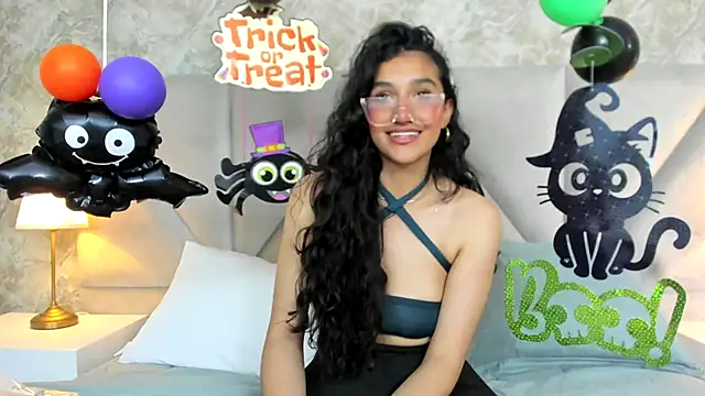 Snapshot of ValentiinaCruz chatting on October 6, 7:14 pm ValentiinaCruz online show from October 6, 7:14 pm