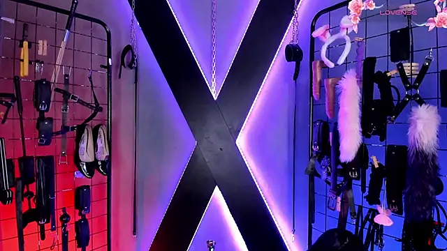 VictoryaLiah BDSM online show from April 6, 11:00 am