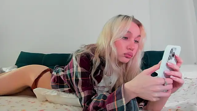 Snapshot of cuteleraay chatting on November 14, 8:12 pm cuteleraay online show from November 14, 8:12 pm