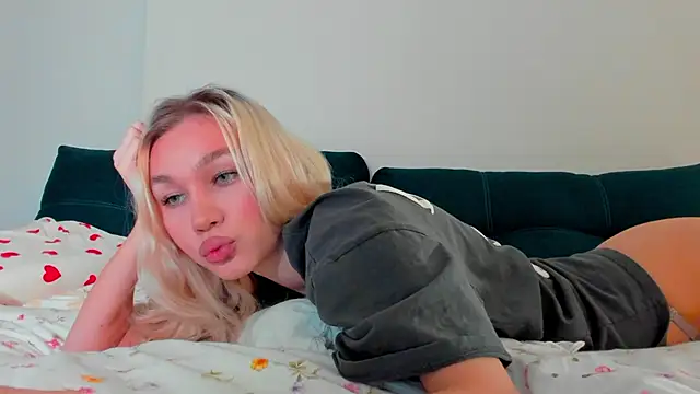 Snapshot of cuteleraay chatting on November 26, 8:20 pm cuteleraay online show from November 26, 8:20 pm