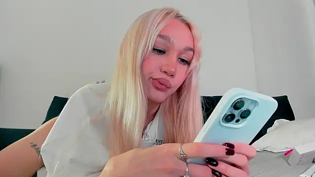 cuteleraay online show from September 22, 8:37 pm