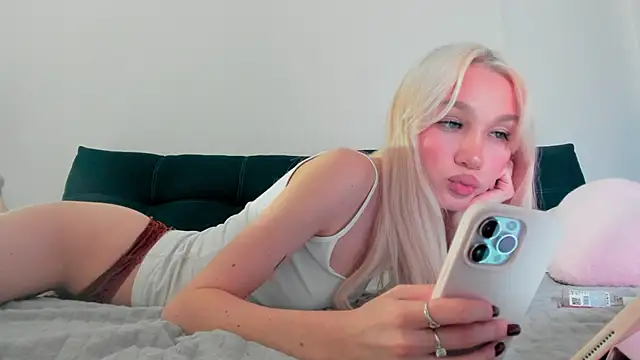 cuteleraay online show from September 17, 8:33 pm
